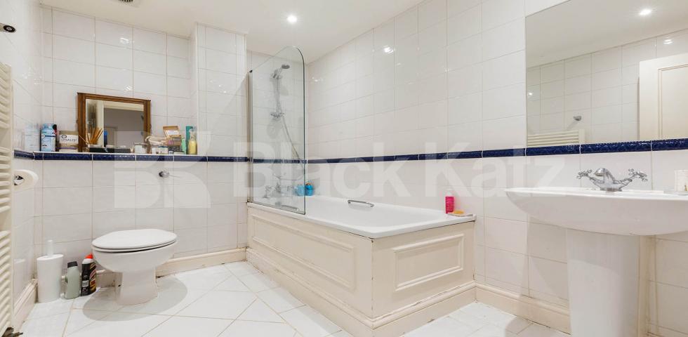 			CONVERTED HOUSE IN CAMDEN SQUARE!, 2 Bedroom, 1 bath, 1 reception Ground Floor Flat			 Cantelowes Road, CAMDEN SQUARE